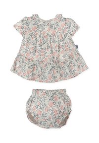 Conjunto de dos piezas con estampado floral en tejido ligero. La parte superior presenta mangas cortas y una cintura fruncida; la parte inferior es de estilo bombacho con cintura elástica.