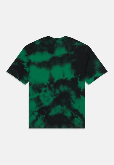 Camiseta de tie-dye verde y negra, de Manga Corta, cuello redondo, material de algodón, con patrones en espiral y un ajuste relajado.