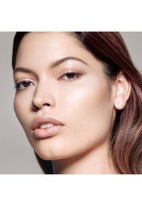 PAT McGRATH LABS SKIN FETISH: SUBLIME PERFECTION FOUNDATION - Fondotinta - Light 3