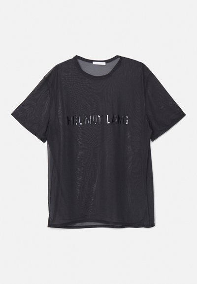 Svart mesh t-skjorte med korte ermer, med en matt trykt logo "HELMUT LANG" over fronten. Myk, lett materiale.