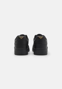 EA7 Emporio Armani BASKET UNISEX - Tenisice - triple black/gold