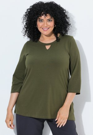 Ulla Popken, KEYHOLE NECKLINE 3/4 SLEEVE MV TEE - Langarmshirt - dark khaki