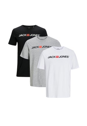Tre T-shirt Jack & Jones a maniche corte in nero, grigio e bianco, ciascuna con un logo con testo rosso e nero sul petto.