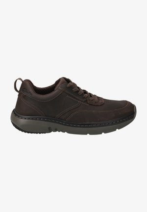 Bruine leren sneakers met een ronde neus, getextureerde accenten en een gevoerde grijze rubberen zool. Voorzien van veters en een achterste lus.