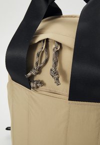 The North Face W NEVER STOP DAYPACK - Nahrbtnik - tan/black