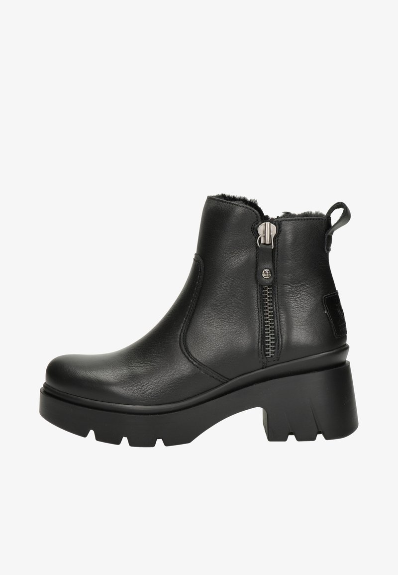 Botas de cuero negro hasta el tobillo con un cierre de cremallera lateral, puntera redondeada y suela de goma texturizada. Presentan un tacón bajo tipo bloque y un interior acolchado.