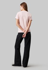 Calvin Klein Jeans MONOLOGO REGULAR - Camiseta estampada - peach whip