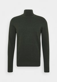 Pull à col roulé vert foncé en maille douce, doté de manches longues et d'une coupe ajustée, avec des finitions côtes au niveau du col et de l'ourlet.