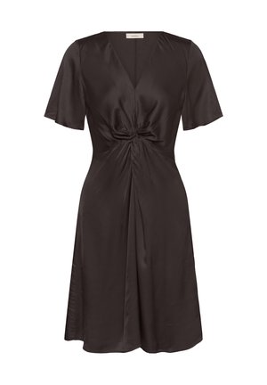 Zwarte satijnen knie-lange jurk met korte mouwen, V-hals en gedraaide knoopdetail in de taille.