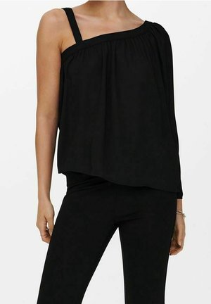 Haut asymétrique noir avec une bretelle, tissu doucement drapé et détails plissés le long de l'encolure. Matériau texturé.