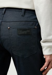 Wrangler GREENSBORO - Vaqueros rectos - indigo coated