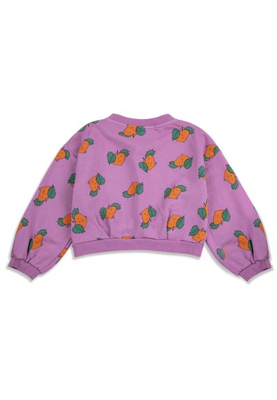 Fialová krátka mikina s potlačou pomarančového ovocia a zelených listov rozptýlených po celej tkanine, s dlhými nadýchanými rukávmi a žebrovanými manžetami.