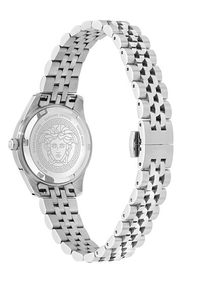 Zegarek ze stali nierdzewnej z bransoletą o srebrnym odcieniu. Ośmiokątna koperta, szafirowe szkiełko i wygrawerowany wzór Meduzy na z tyłu.