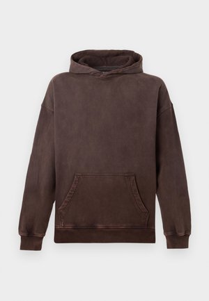 Sweat à capuche marron en coton avec poche kangourou à l'avant, poignets côtelés et coupe décontractée.