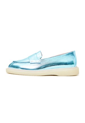 Blaue metallische Slipper mit glatter Oberfläche, runder Zehenpartie und einer klobigen, cremefarbenen Sohle. Verfügt über ein genähtes Band an der Vorderseite.