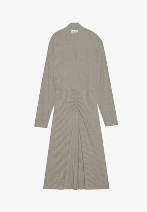 Kerge halli, pikakäiselise rib리즈dresses. Omab sügavat V-kaela, kogunemist vöökohal ja voolavat seelikut pleatiinidega. Sile tekstuur.