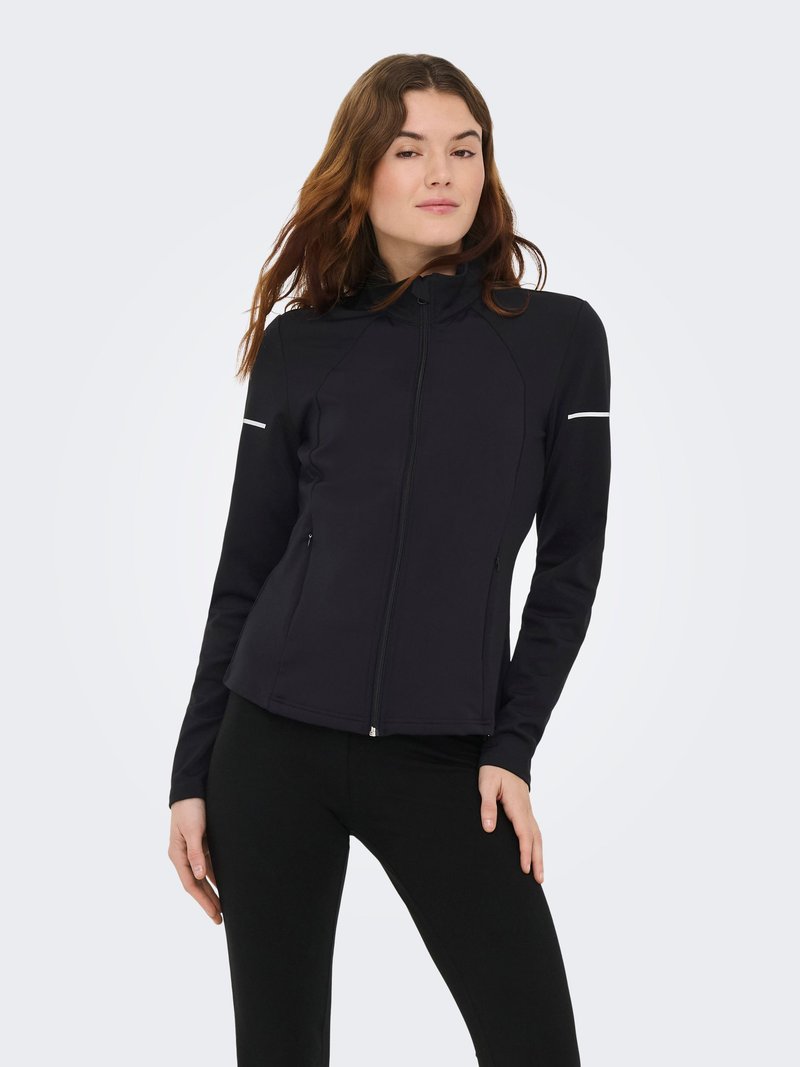 Zwarte ritsvest gemaakt van zacht materiaal, met een getailleerd ontwerp, hoge kraag en reflecterende accenten op de schouders.