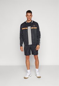 Sergio Tacchini PRANNIE TRACK JACKET - Chaqueta de entrenamiento - black/griffin