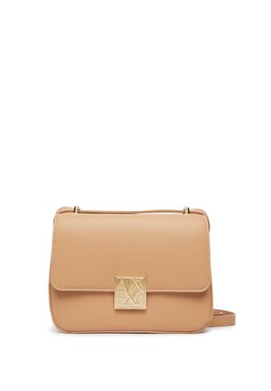 Borsa a tracolla in pelle color cuoio con una piastra logo quadrata dorata impressa con "A|X" sulla patta frontale e una tracolla regolabile.