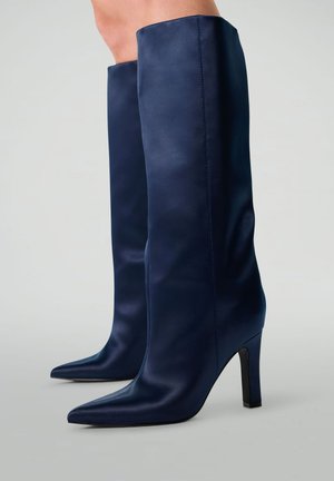 Blaue Stiefel