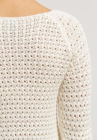 QS Strickpullover - off-white