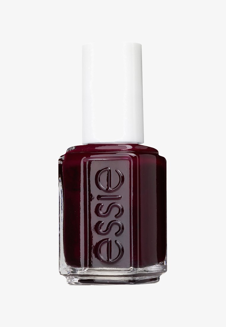 Bottiglia di smalto per unghie con base quadrata in vetro e tappo bianco. Contiene uno smalto di un profondo color bordeaux con finitura lucida. L'etichetta riporta "essie."