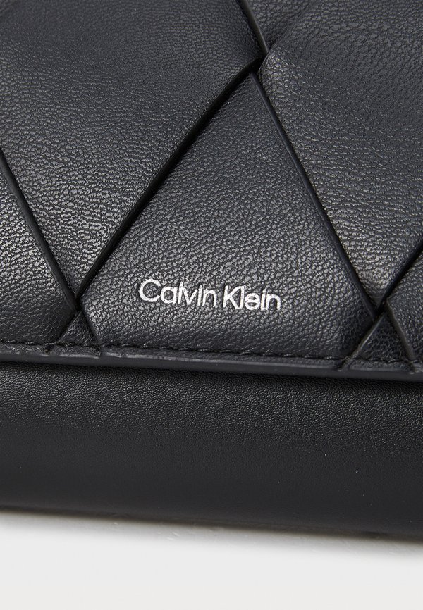 WOVEN CONVERTIBLE WALLET BAG - Wallet4