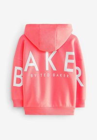 Felpa con cappuccio rosa realizzata in morbido tessuto, decorata con grandi lettere bianche che recitano "BAKER BY TED BAKER" sulla schiena. Presenta polsini a coste.