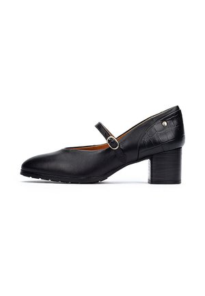 Chaussure Mary Jane en cuir noir avec un bout rond, une sangle de cheville avec une boucle ronde et un talon en bois de hauteur moyenne. Accents texturés sur le talon.