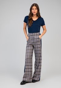 AN'GE PRISKALY - Pantalon classique - bleu