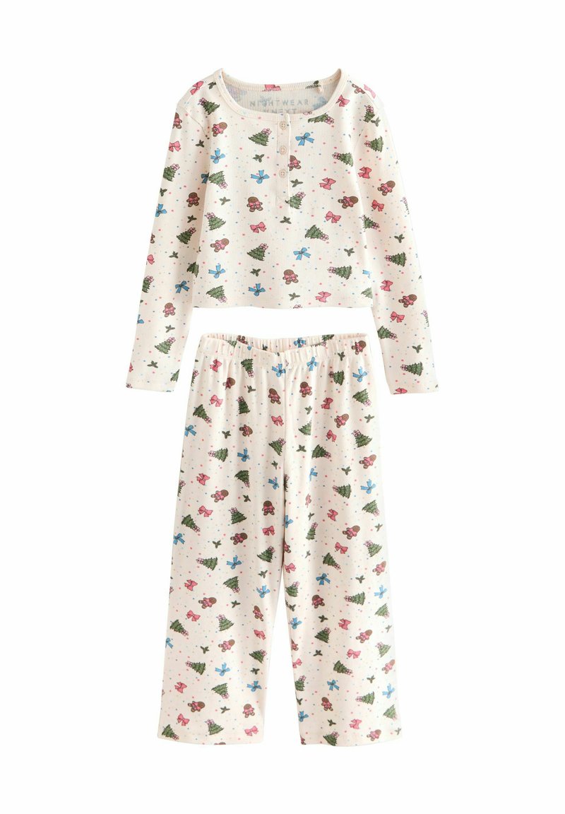 Langarm-Pyjama-Set mit cremiger Grundlage, das mehrfarbige festliche Muster von Bäumen, Blumen und Lebkuchenfiguren zeigt. Weicher Stoff.