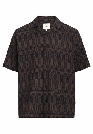 Chemise à manches courtes à boutons avec un motif à carreaux brun foncé et noir, agrémenté de motifs feuillus verticaux.