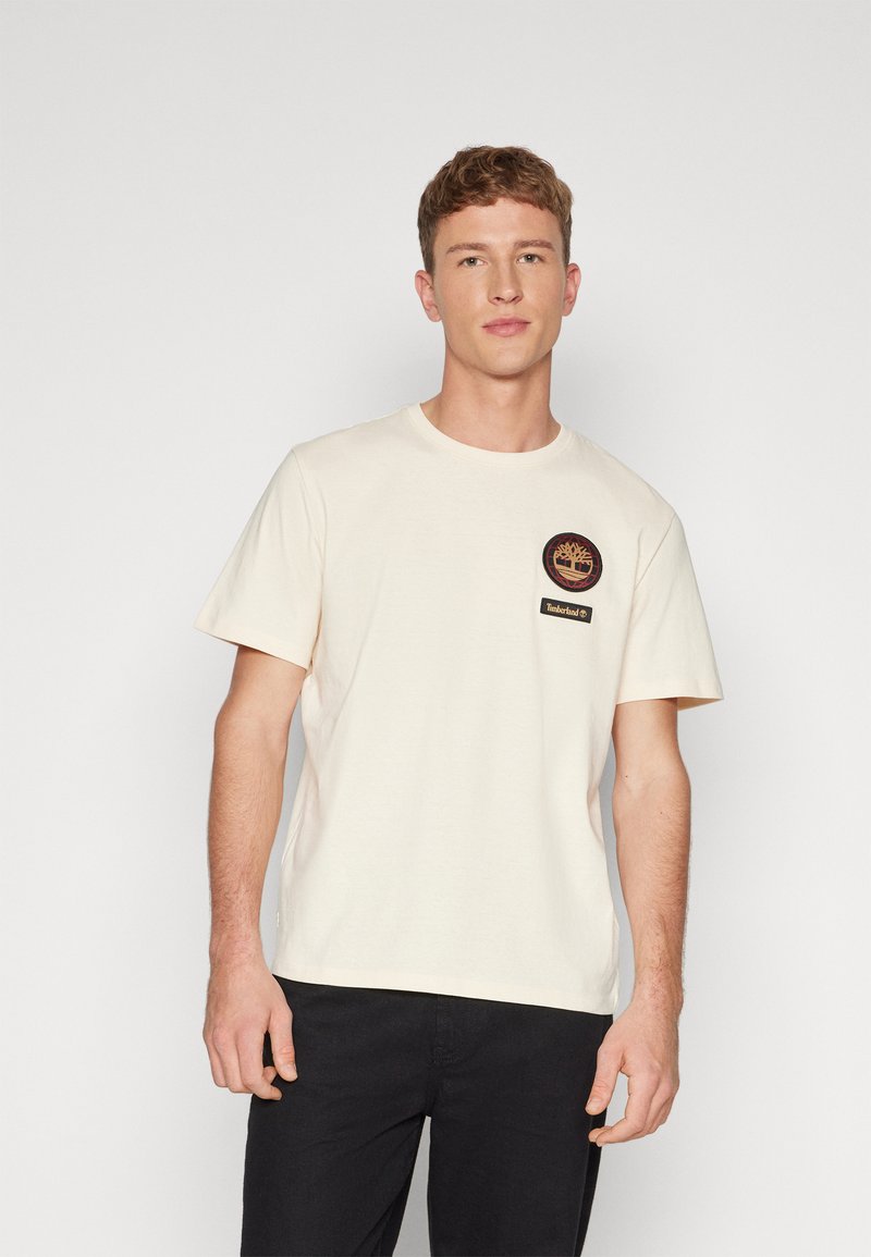 Timberland LUNAR NEW YEAR SHORT SLEEVE BADGE TEE - Trükipildiga T-särk ...