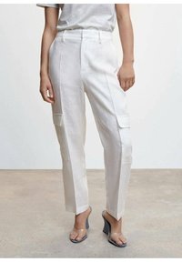 Mango Kapsáče - white