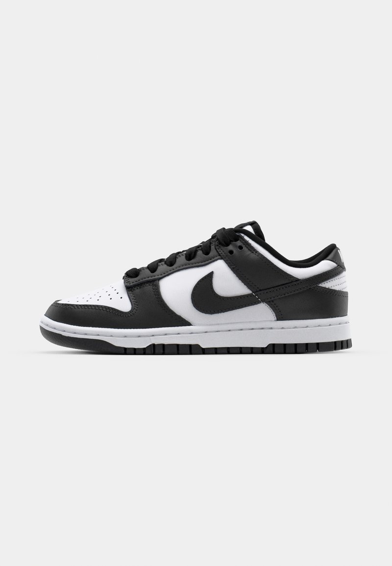 Schwarze und weiße Nike Dunk Sneakers mit einem Obermaterial aus Leder, perforierter Zehenpartie, schwarzen Schnürsenkeln und einer schwarzen Gummisohle mit Profildesign.