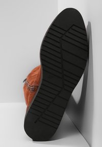 Marco Tozzi Botas de cuña - cognac