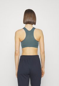 ONLY Play ONPMARTINE SEAMLESS BRA OPUS - Sportski grudnjak sa srednje jakom potporom - stormy weather