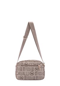 Borsa a spalla beige con motivo in rilievo del logo "CAVALLI", forma rettangolare, chiusura con zip e tracolla regolabile. Accessori in metallo dorato.