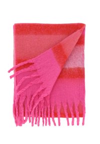 Sciarpa con gradiente rosa realizzata in morbido tessuto, con frange su un lato e una miscela di tonalità vivaci, tra cui rosa chiaro e rosa scuro.