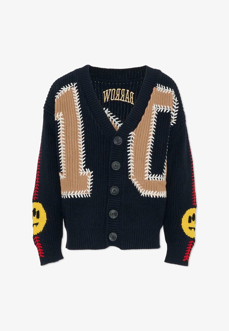 Cardigan lavorato a maglia di colore blu navy con chiusura a bottoni. Presenta il numero "10" in marrone, cuciture bianche e accenti sorridenti gialli sulle maniche.