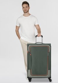 American Tourister Trolley - dark forest