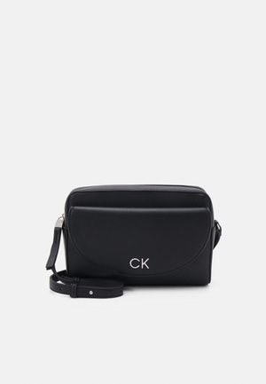 Calvin Klein DAILY CAMERA PEBBLE - Olkalaukku - black