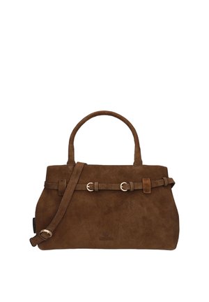 Sac à main en daim marron avec deux poignées supérieures, une longue bandoulière réglable et une ceinture décorative à double boucle sur le devant.