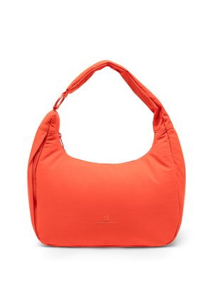 Élénk narancssárga szövetből készült oldal táska, puha textúrával, lekerekített formával, párnázott pánttal és cipzáras záródással, finom márkajelzéssel az elején.