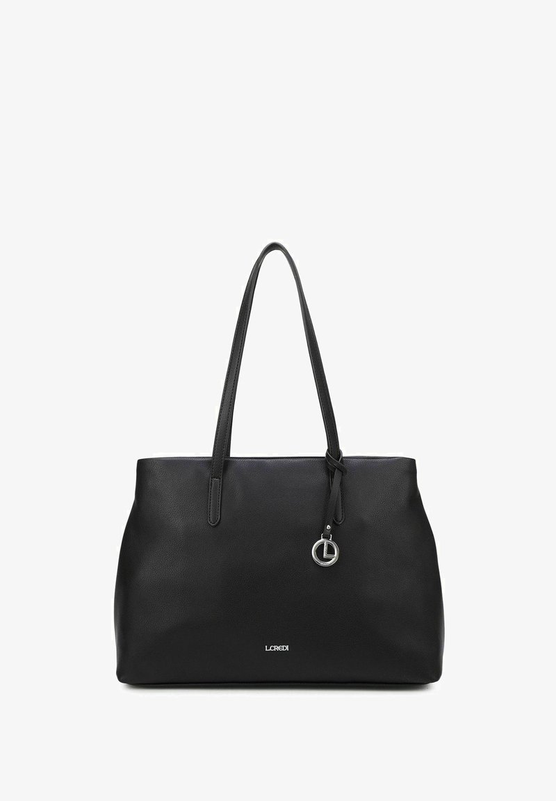 Schwarze Leder-Tote-Tasche mit zwei langen Griffen, einem runden Metallelement und einem dezenten Logo am Boden. Glatte Textur und strukturierte Form.