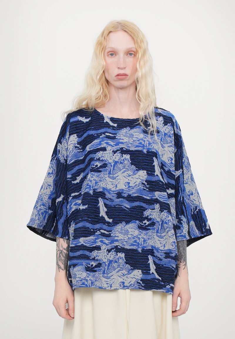 Henrik Vibskov DART TEE - Bluza - fishes blue
