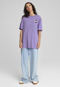 Puma DOWNTOWN 180 GRAPHIC - Nyomott mintás póló - lavender alert