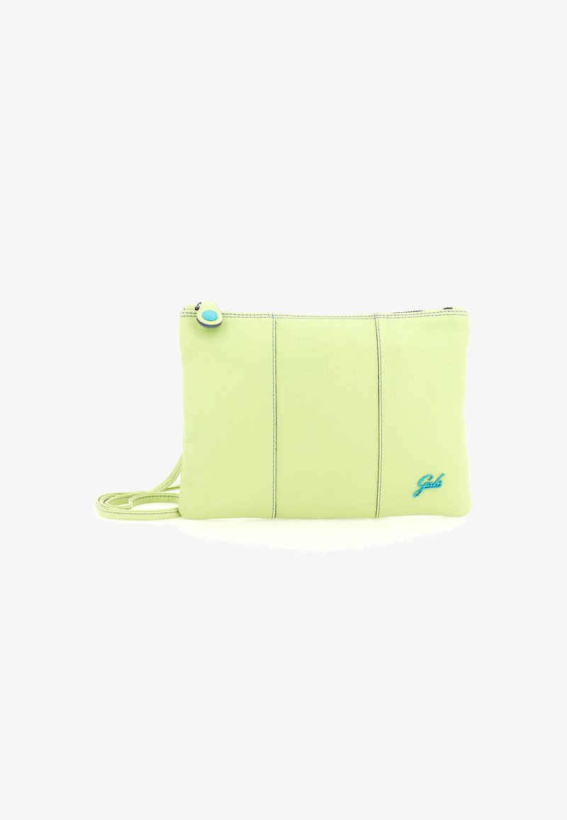 Clutch in pelle verde chiaro con una tracolla, tirazip blu e un piccolo logo blu nell'angolo in basso a destra.