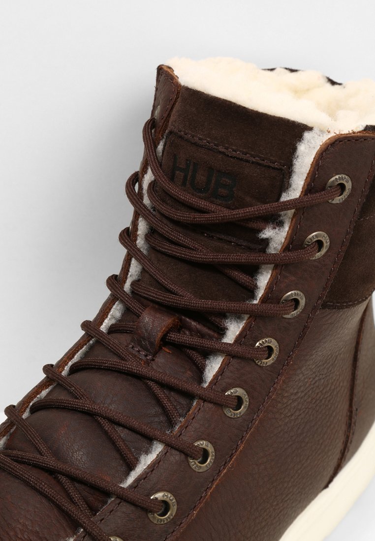 HUB DUBLIN MERLINS Sneakers hoog dark brownoff white HUB Veterlaarzen 'Dublin L30 Merlins' in Kastanjebruin