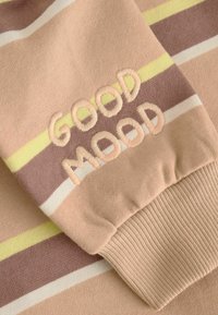 Non sélectionné, rust brown stripe